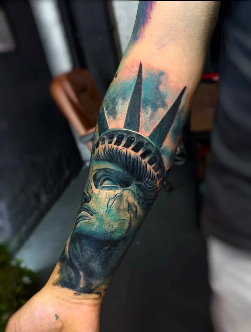 Statuia Libertății, tatuaj color